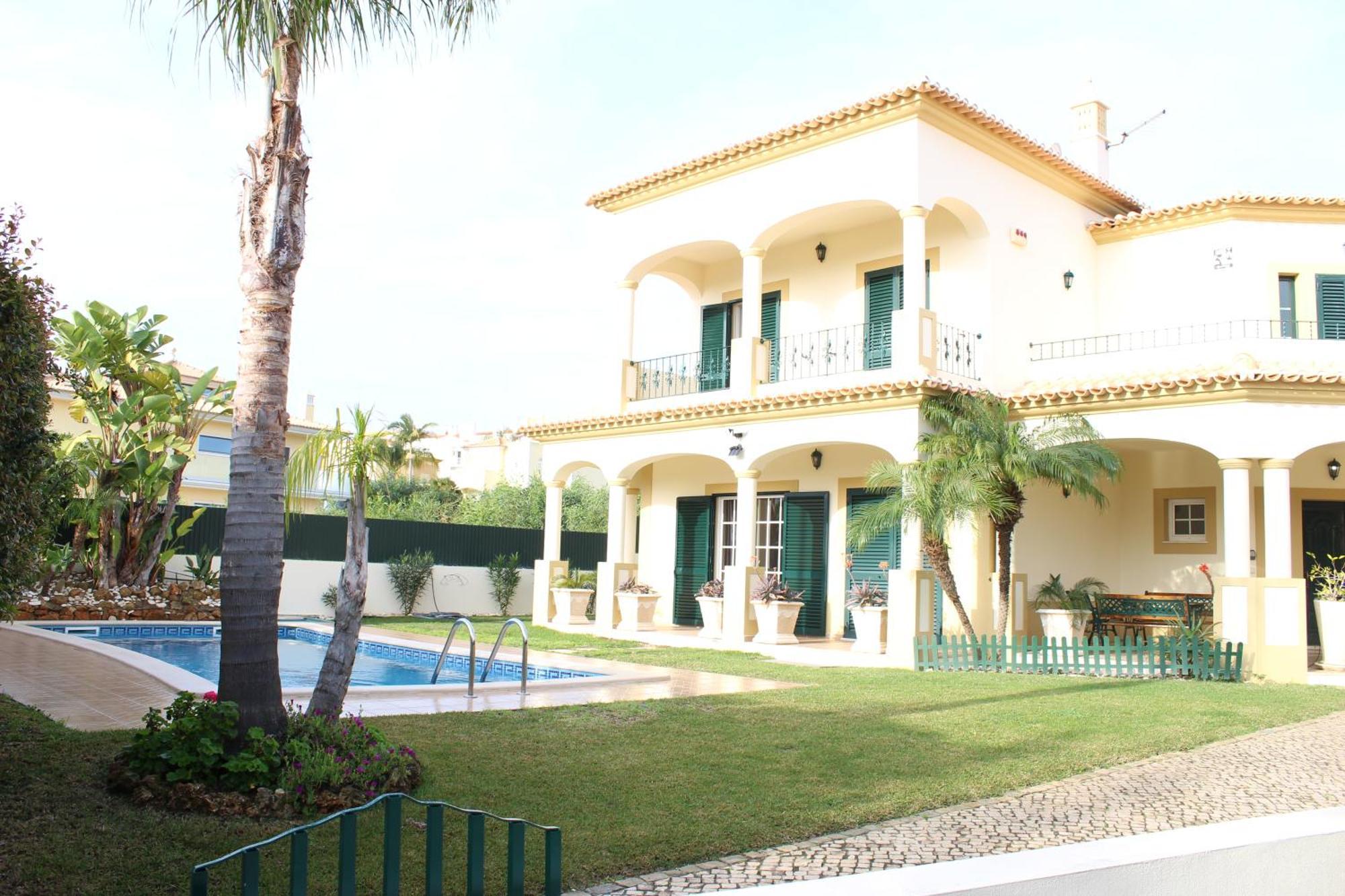 Montechoro Villa *